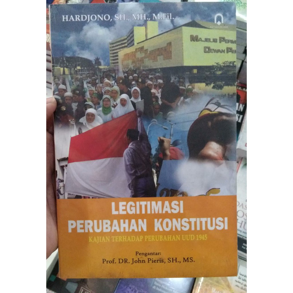 Sampul Legitimasi Perubahan Konstitusi :  Kajian Terhadap Perubahan UUD 1945 / Hardjono