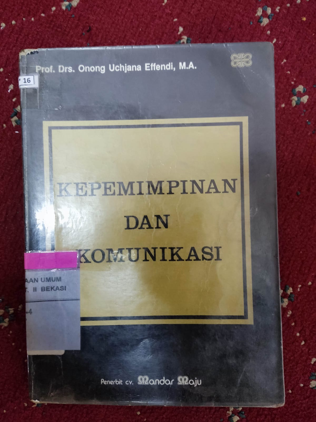 Sampul Kepemimpinan dan komunikasi / Onong uchjana effendi
