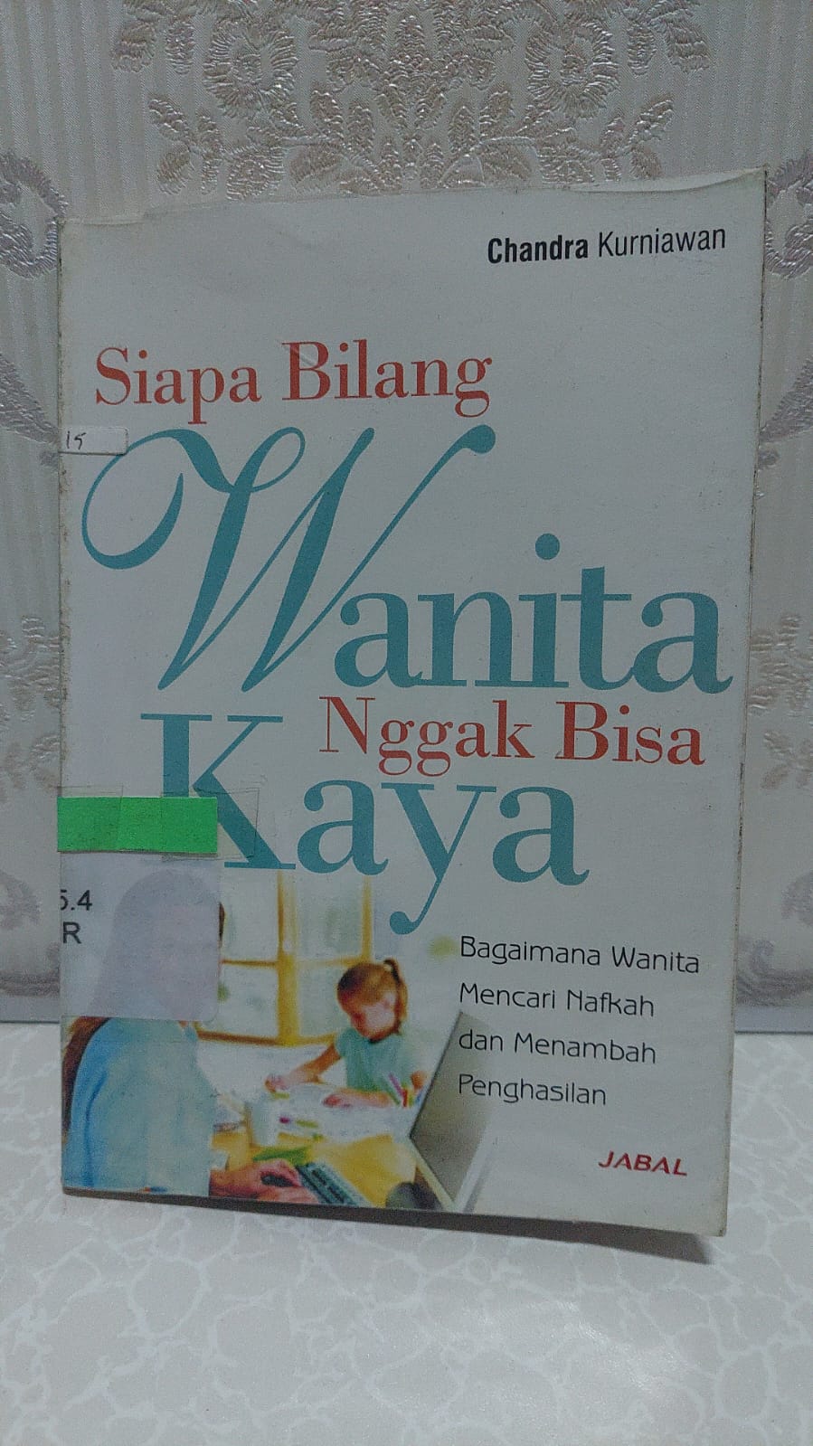 Sampul Siapa Bilang Wanita Nggak Bisa Kaya :  Bagaimana Wanita Mencari Nafkah dan Menambah Penghasilan / Chandra Kurniawan