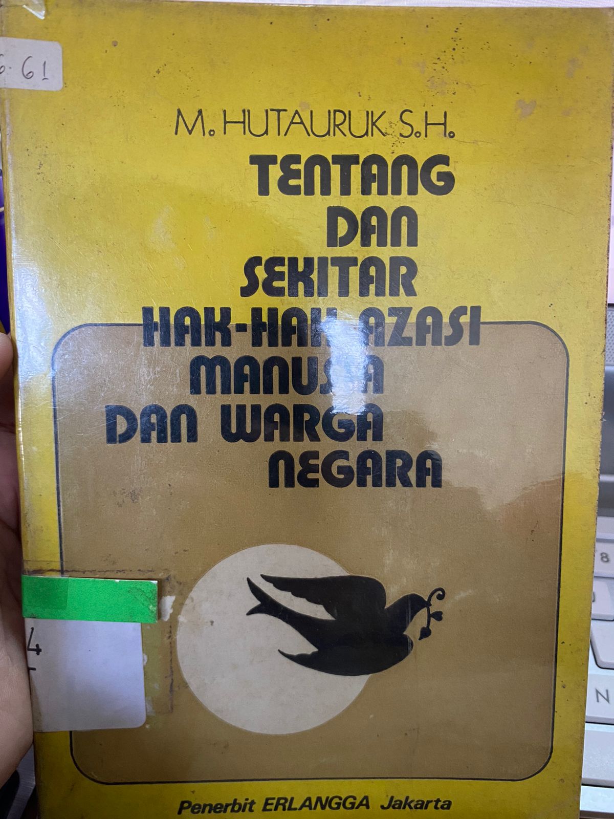 Sampul Tentang Dan Sekitar Hak-Hak Azasi Manusi Dan Warga Negara / Hutauruk