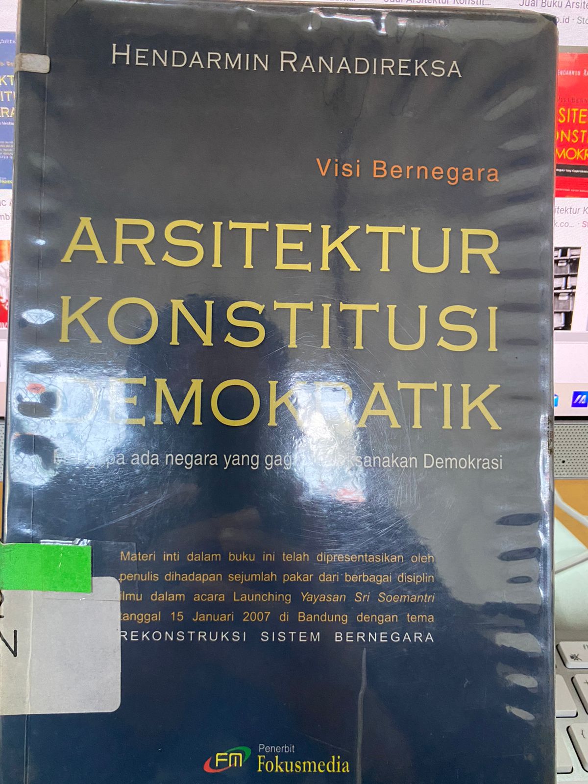 Sampul Arsitektur Konstitusi Demokratik / Hendarmin Ranadireksa