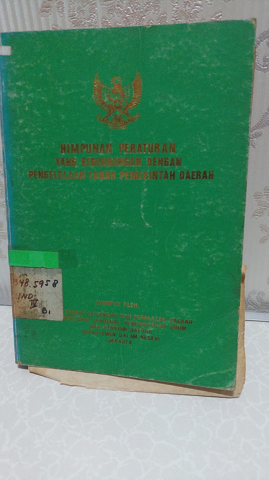 Sampul Himpunan Peraturan yang Berhubungan dengan Pengelolaan Tanah Pemerintah Daerah / Direktorat Keuangan dan peralatan Daerah, Direktorat Jenderal Pemrintahan Umum, dan Otonomi Daerah, Departemen Dalam Negeri