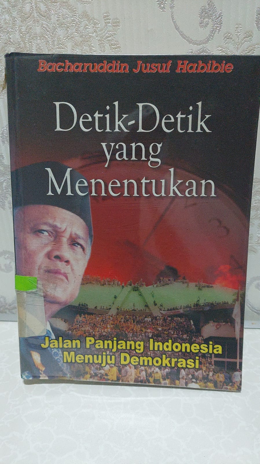Cover Detik-Detik yang Menentukan :  Jalan Panjang Indonesia Menuju Demokrasi / Bacharuddin Jusuf Habibie