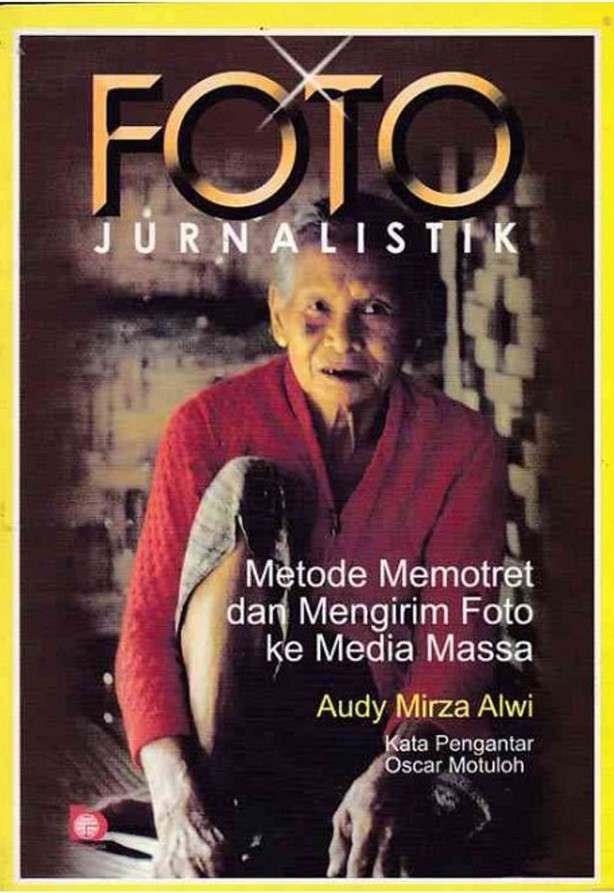 Sampul foto jurnalistik :  metode memotret dan mengirim foto ke media massa / Audy Mirza Alwi ; kata pengantar oleh Oscar Motuloh