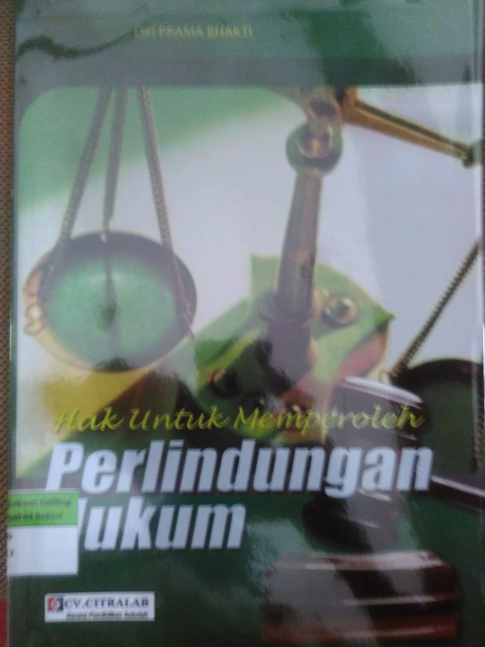 Cover Hak untuk memperoleh perlindungan hukum / Oki Prama Bakti