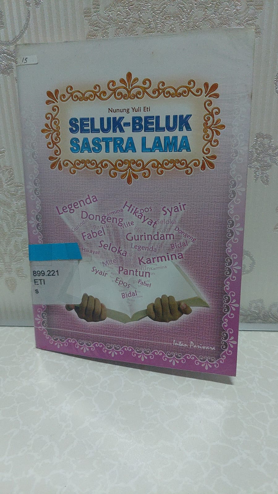 Sampul Seluk-Beluk Sastra Lama / Nunung Yuli Eti
