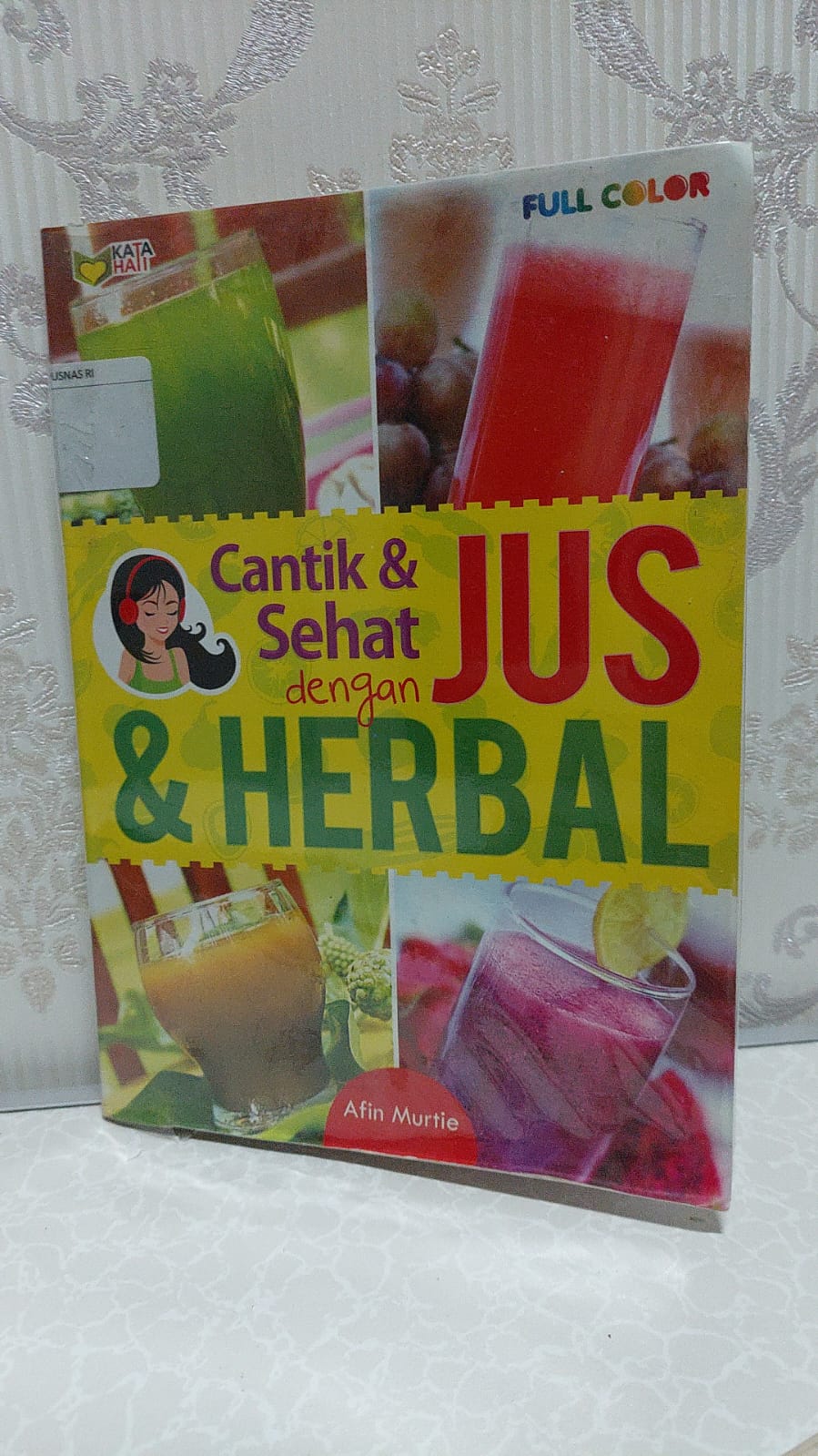 Sampul Cantik dan Sehat dengan Jus dan Herbal / Afin Murtie