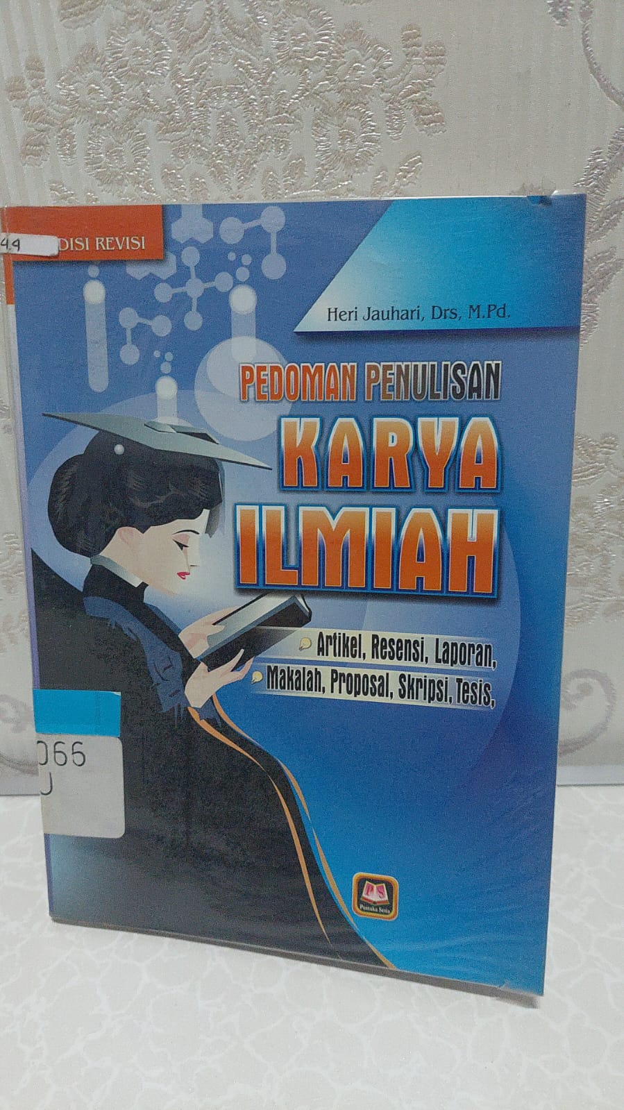 Sampul Pedoman Penulisan Karya Ilmiah / Heri Jauhari