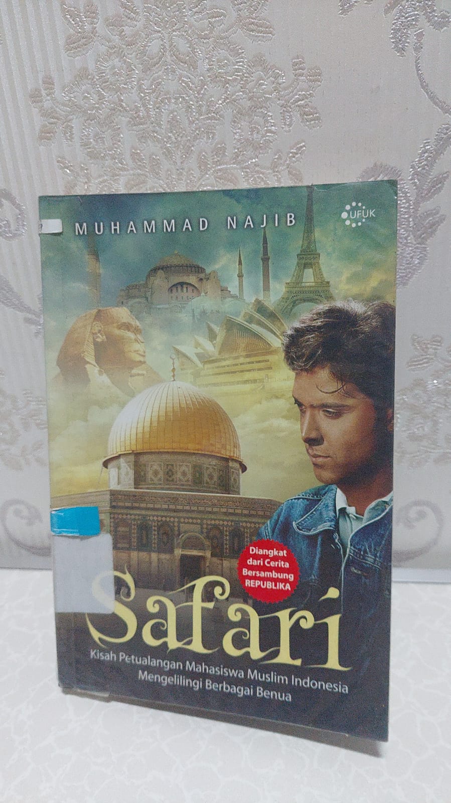 Cover Safari :  Kisah Petualangan Mahasiswa Muslim Indonesia Mengelilingi Berbagai Benua / Muhammad Najib