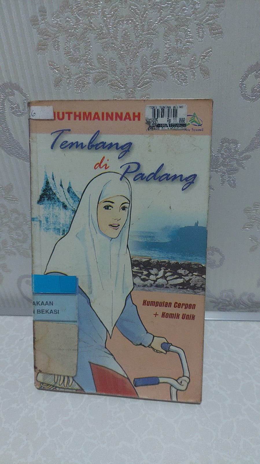Sampul Tembang di Padang :  Kumpulan Cerpen + Komik / Muthmainnah