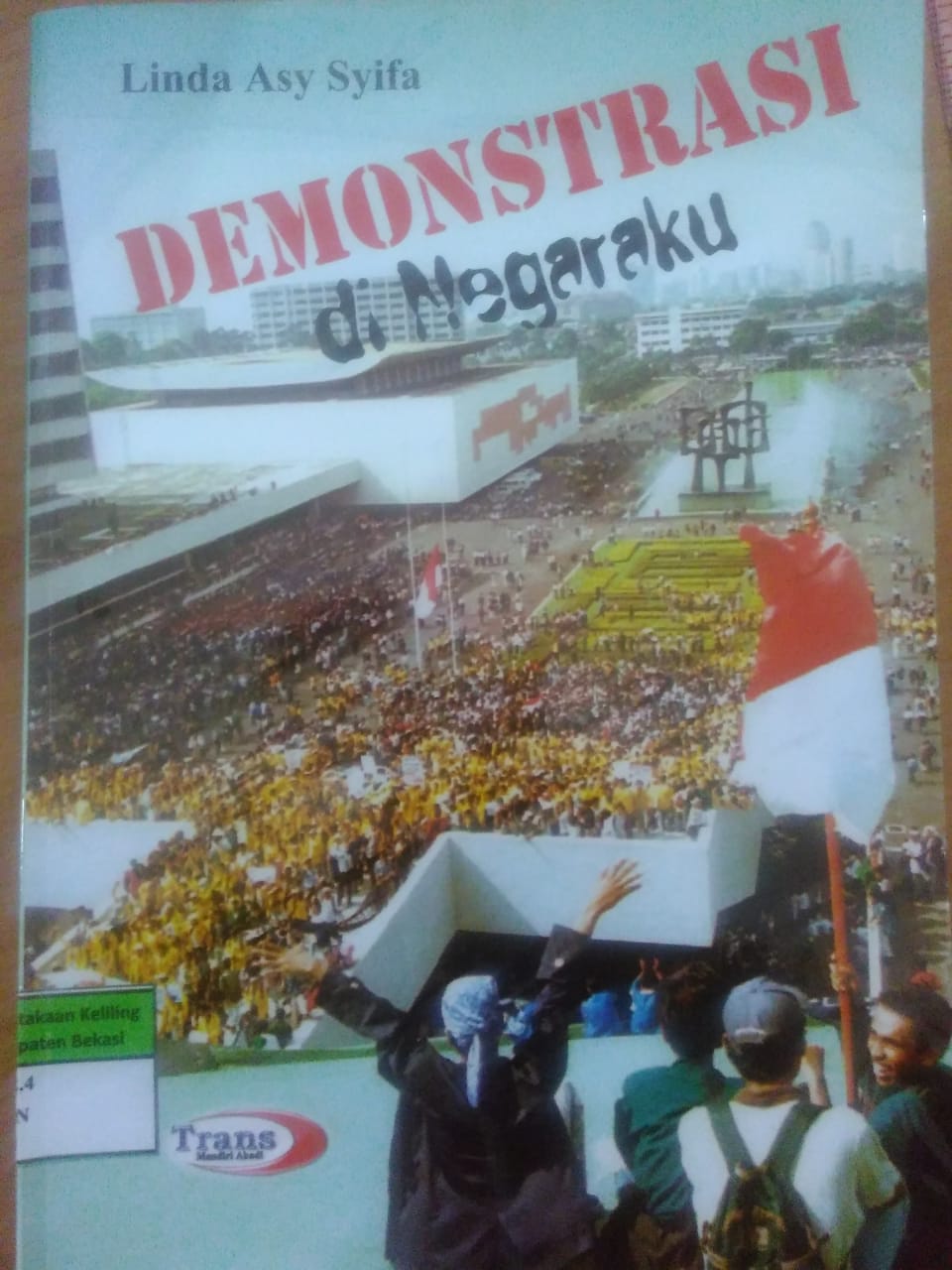 Sampul Demonstrasi di negaraku / Linda Asy Syifa