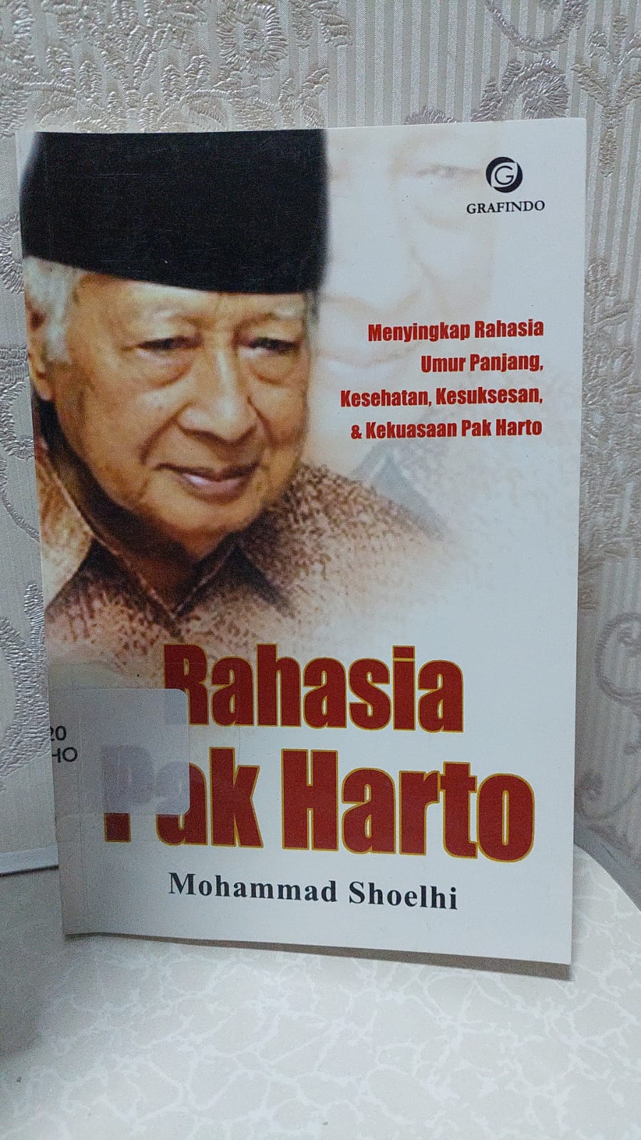 Sampul Rahasia Pak Harto :  Menyingkap Rahasia Umur Panjang, Kesehatan, Kesuksesan, dan Kekuasaan Pak Harto / Mohammad Shoelhi