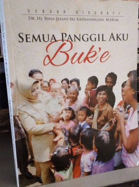 Sampul Semua Panggil Aku Buk'e / Rina Iriani Sri Ratnaningsih