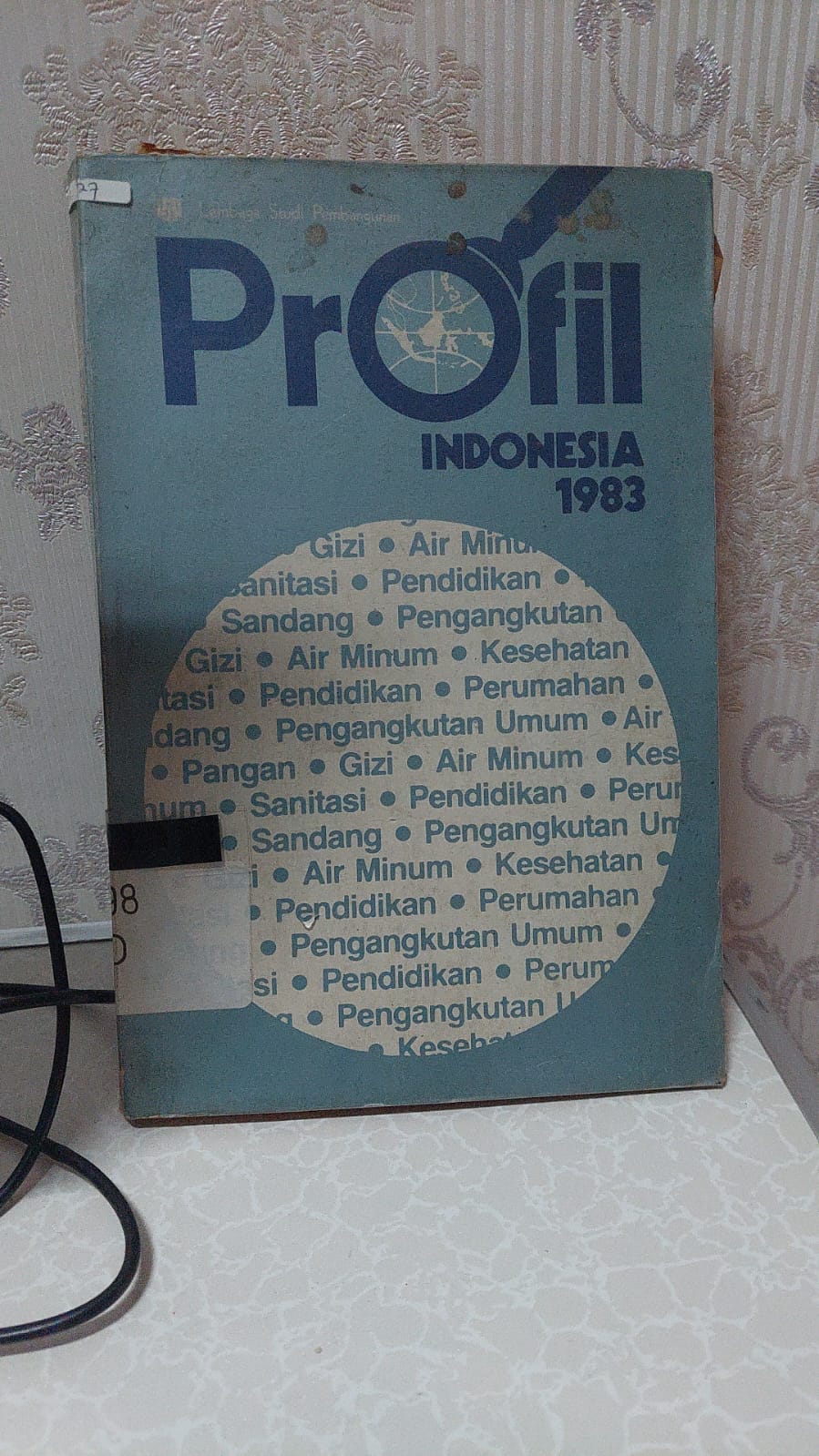 Sampul Profil Indonesia 1983