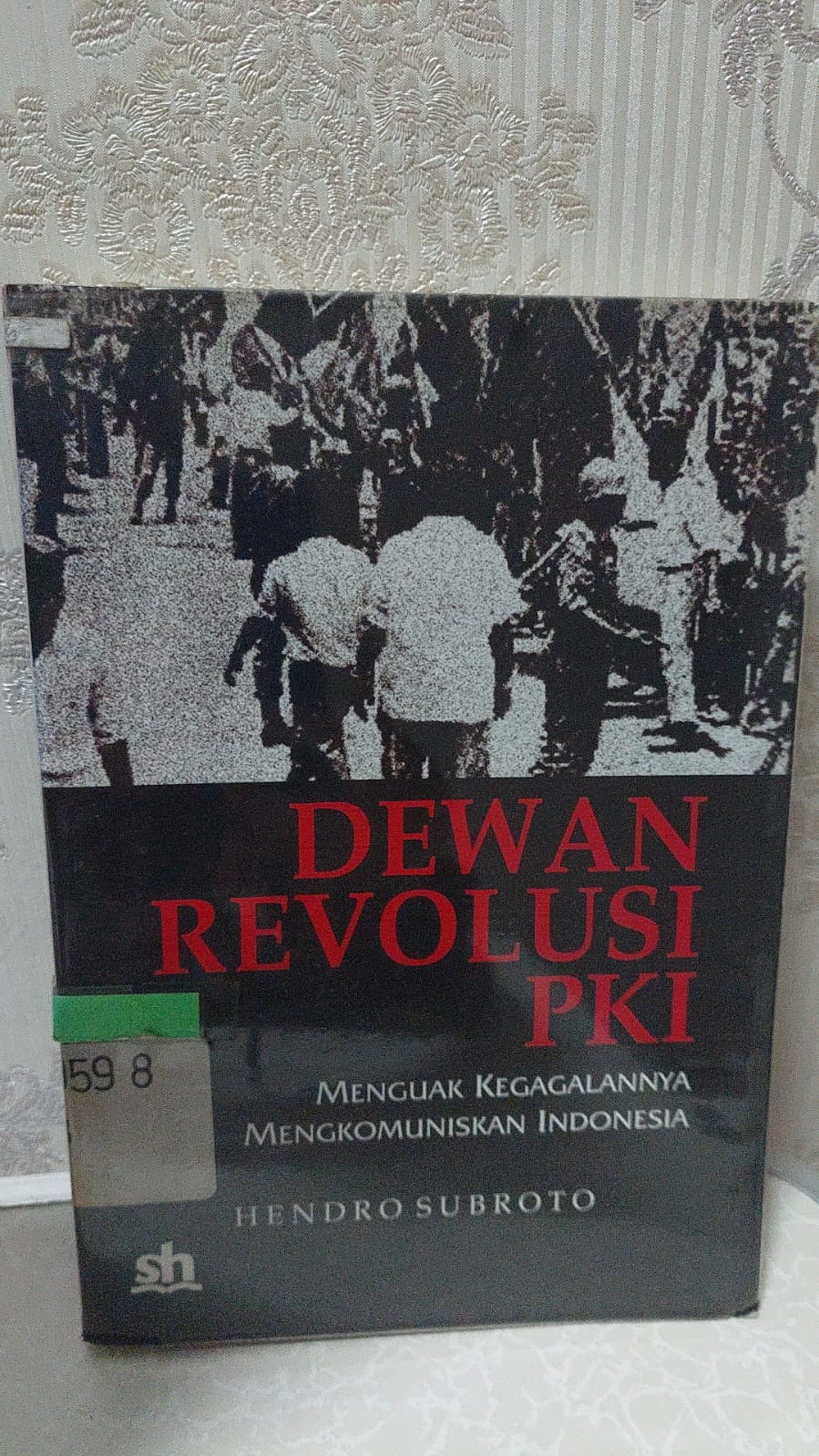 Sampul Dewan Revolusi PKI Menguak Kegagalannya Mengkomuniskan Indonesia / Hendro Subroto