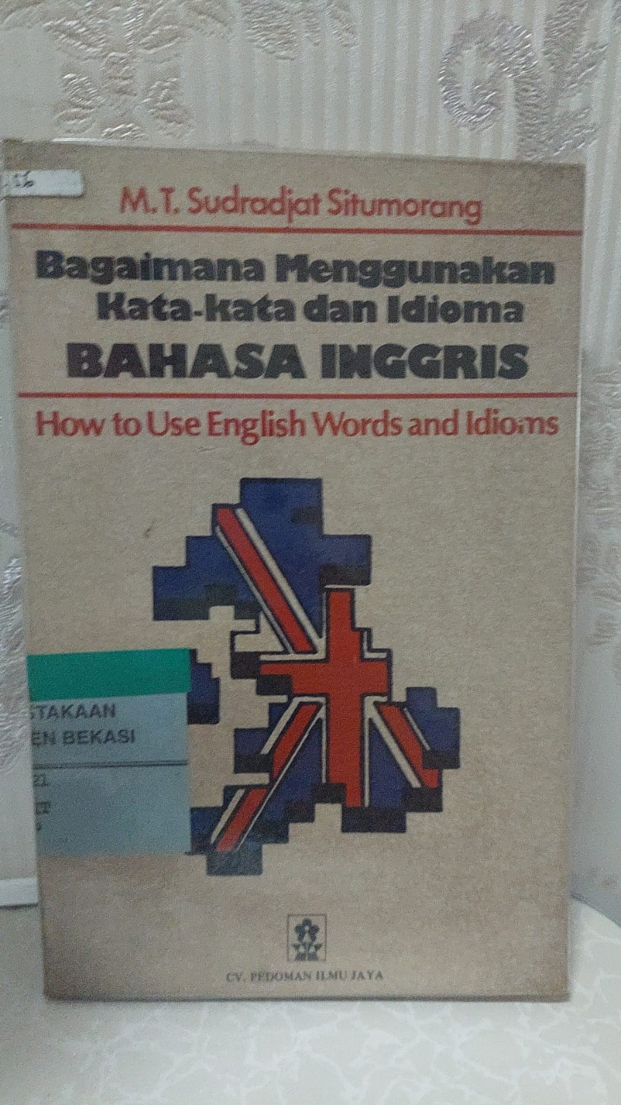 Sampul Bagaimana Menggunakan Kata-Kata dan Idioma Bahasa Inggris :  How to use English Words and Idioms / M.T. Sudrajat Situmorang