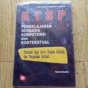 Sampul KTSP pembelajaran berbasis kompetensi dan kontekstual :  panduan bagi guru, kepala sekolah, dan pengawas sekolah / Masnur muslich