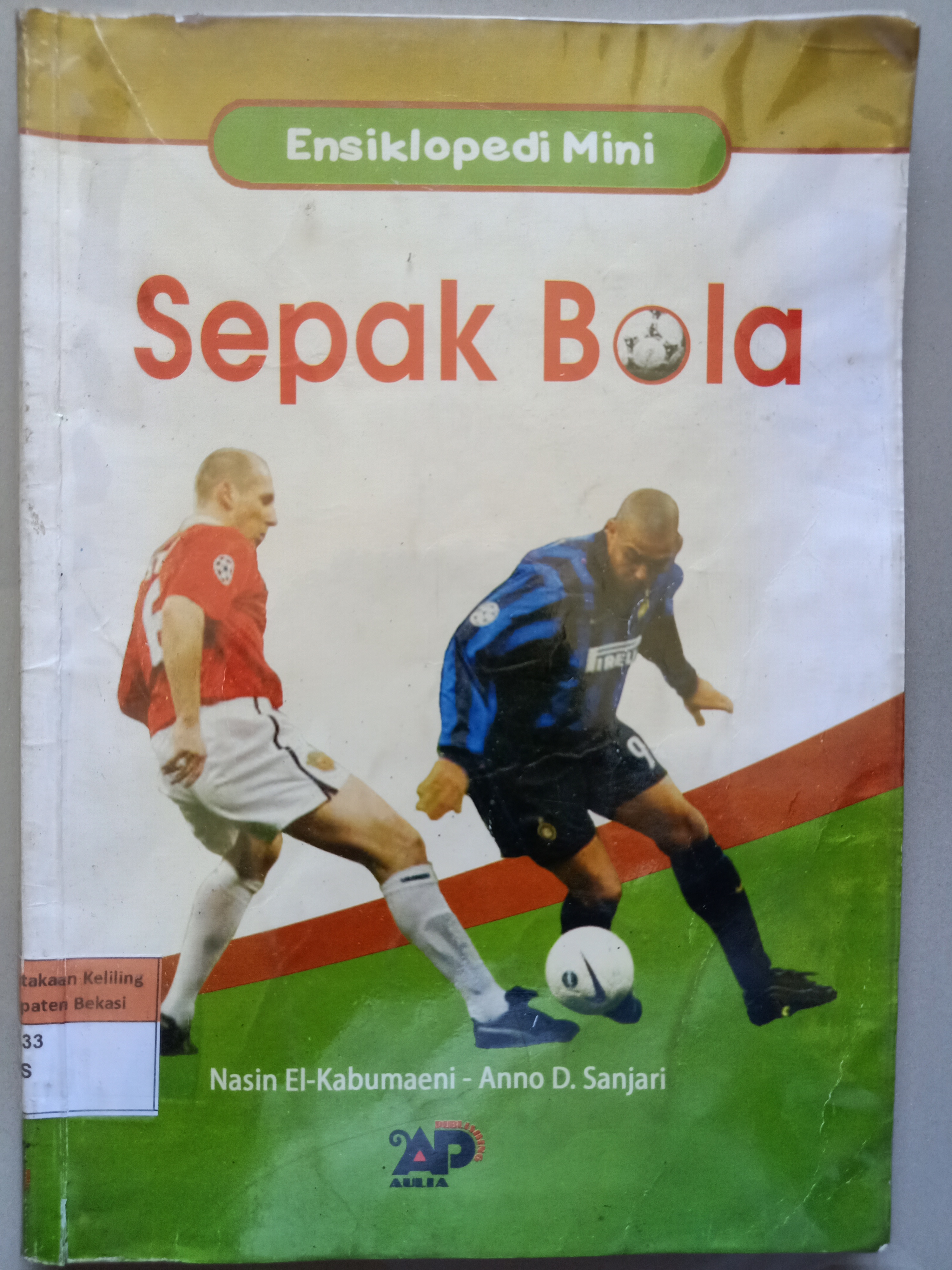 Sampul Ensiklopedi mini sepak bola / Nasin el-kabumaeni