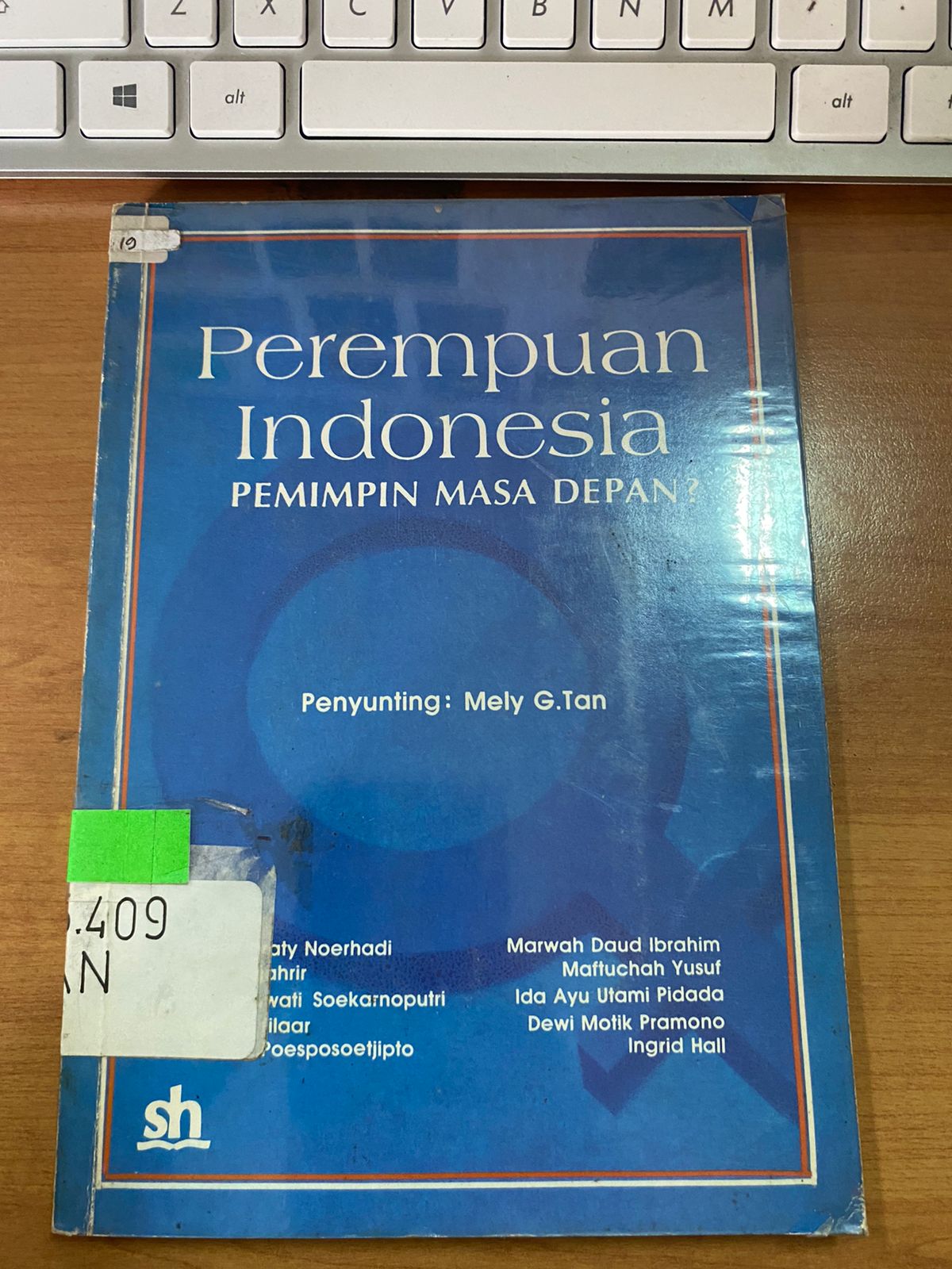 Sampul Perempuan Indonesia Pemimpin Masa Depan? / Mely