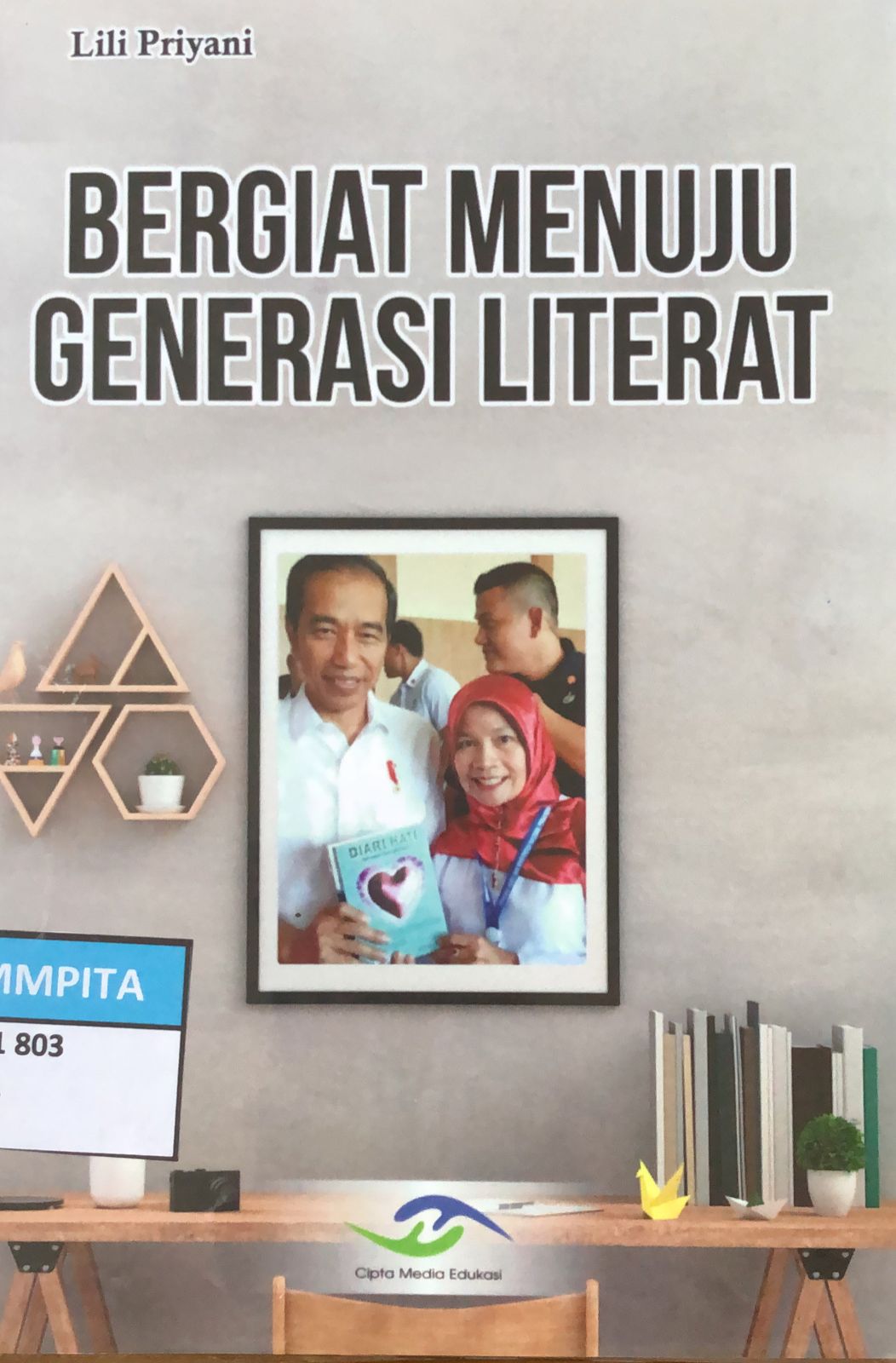 Sampul Bergiat menuju generasi literat / Lili Priyani