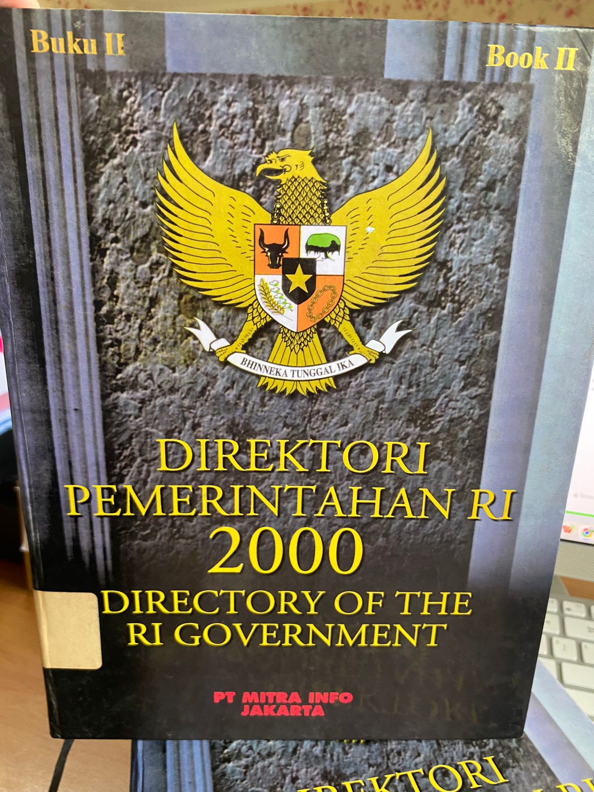 Sampul Direktori Pemerintah RI 2000 :  Buku II / Frans Julius