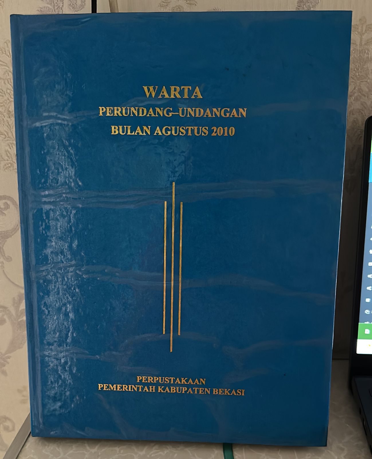 Sampul Warta Perundang-Undangan Bulan Oktober 2010 Edisi 2988 / Ahmad Mukhlis Yusuf