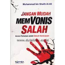 Sampul Buku Jangan Mudah Memvonis Salah :  Karena perbedaan adalah sebuah keniscayaan / muhammad bin shalih al-ali