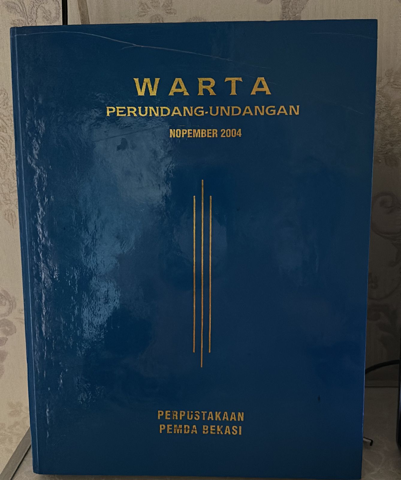 Sampul Warta Perundang-Undangan Bulan Nopember Tahun 2004 Edisi 2406/ TH.XXI / Mohamad Sobary