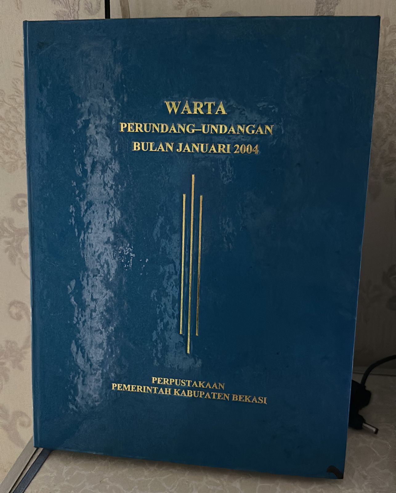 Sampul Warta Perundang-Undangan Bulan Januari Tahun 2004 Edisi 2319/ TH.XXI / Mohamad Sobary