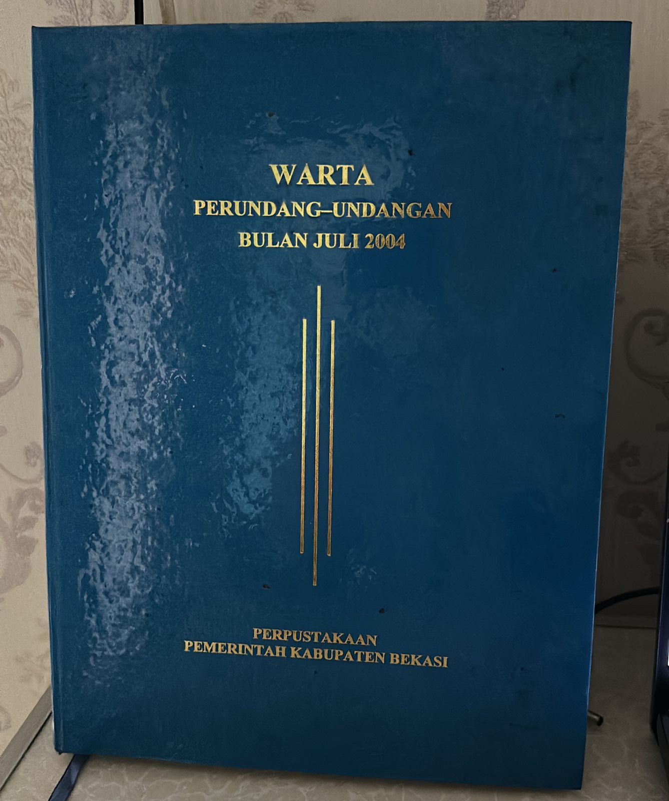 Sampul Warta Perundang-Undangan Bulan Juli Tahun 2004 Edisi 2371/ TH.XXI / Mohamad Sobary