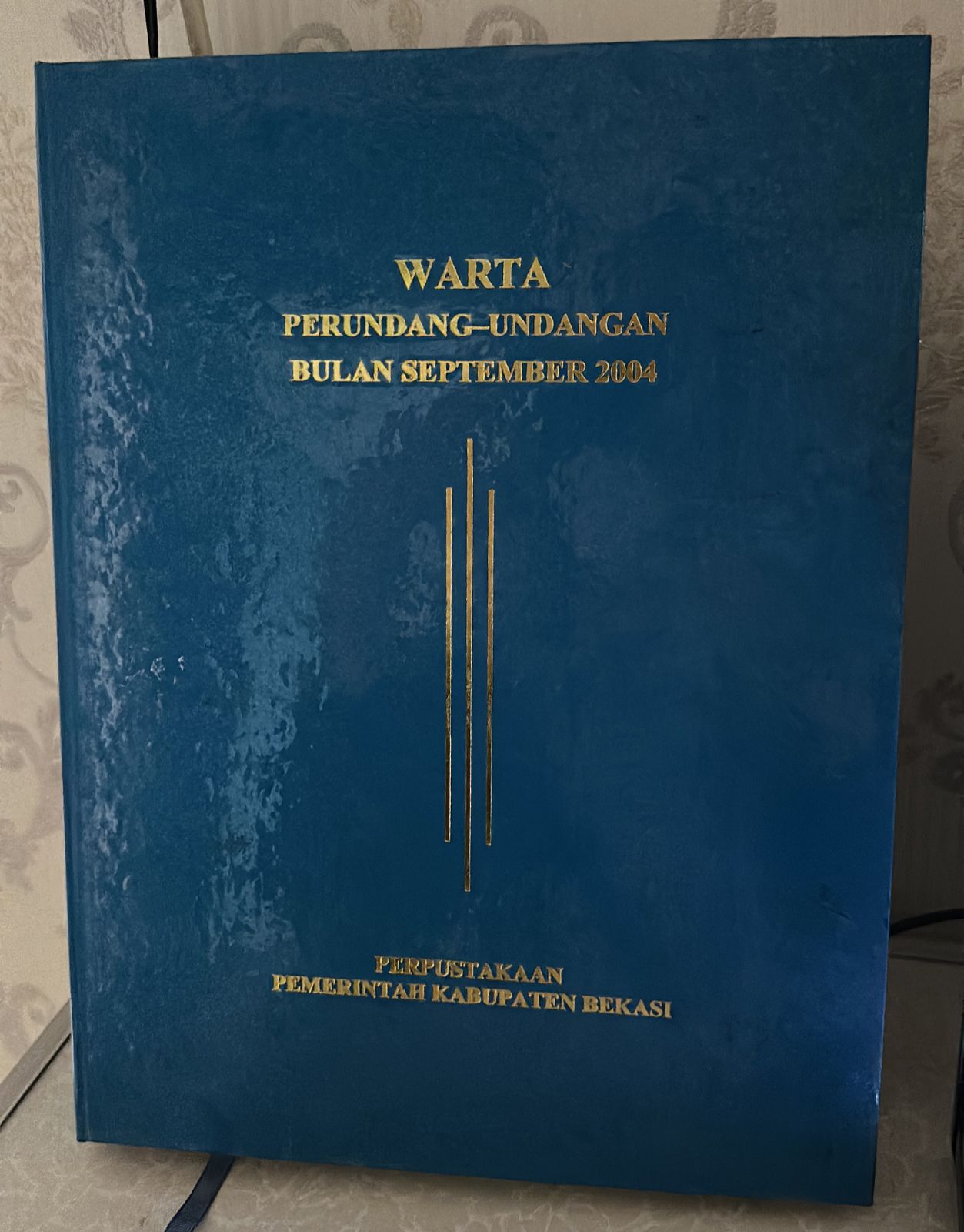 Sampul Warta Perundang-Undangan Bulan September Tahun 2004 Edisi 2390/ TH.XXI / Mohamad Sobary