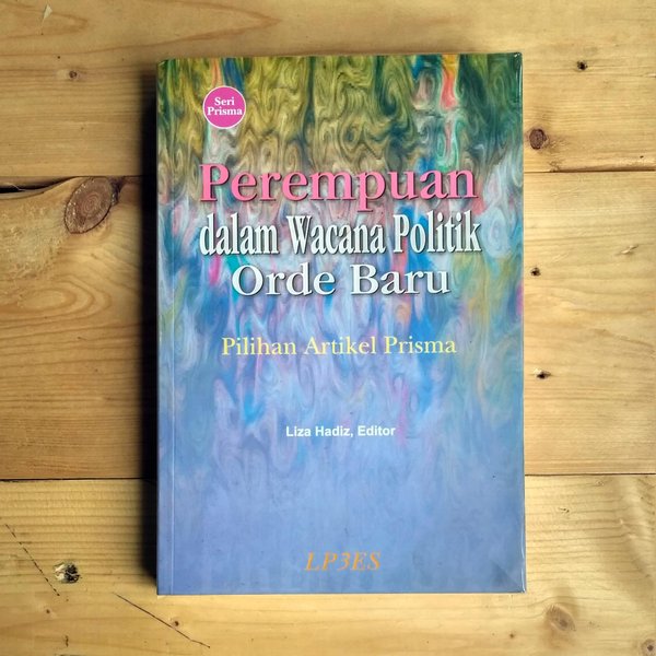 Sampul Perempuan dalam wacana politik orde baru :  pilihan artikel Prisma / Liza Hadiz