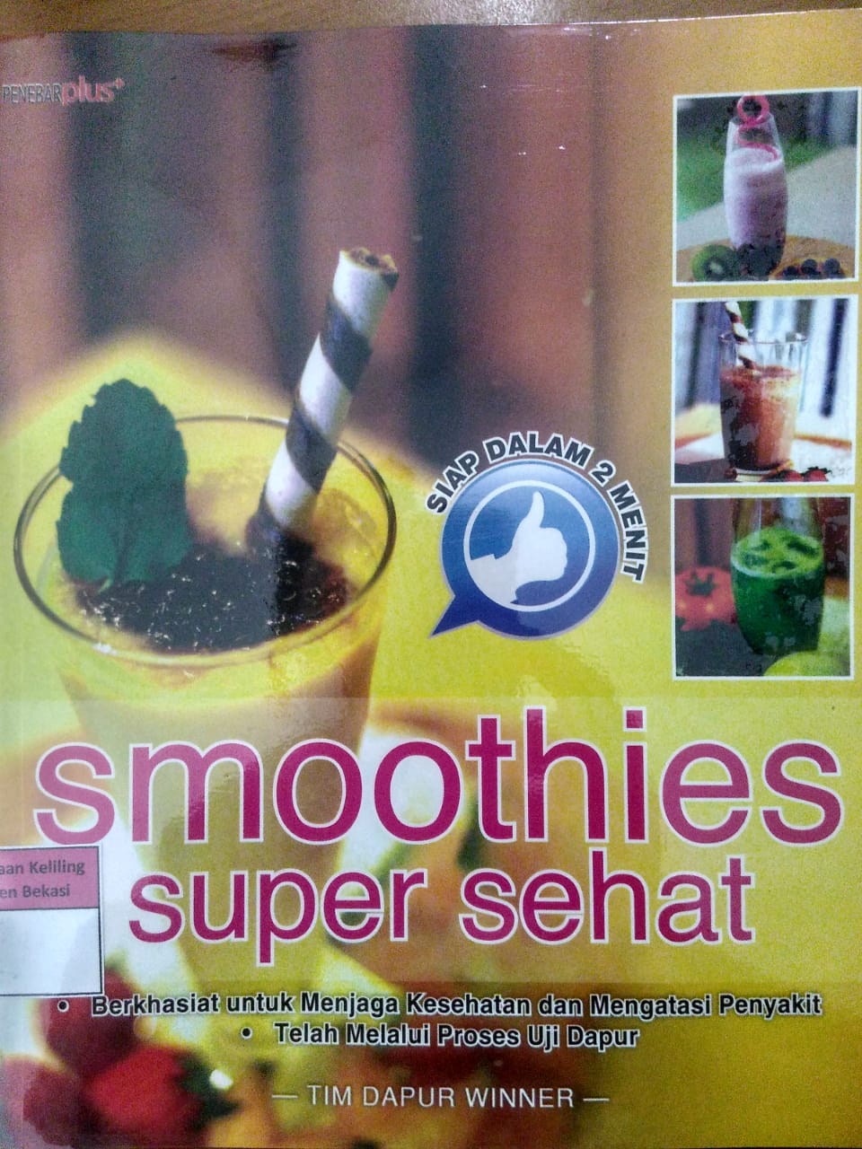 Sampul Smoothies super sehat :  Berkhasiat untuk menjaga kesehatan dan mengatasi penyakit / Tim dapur winner