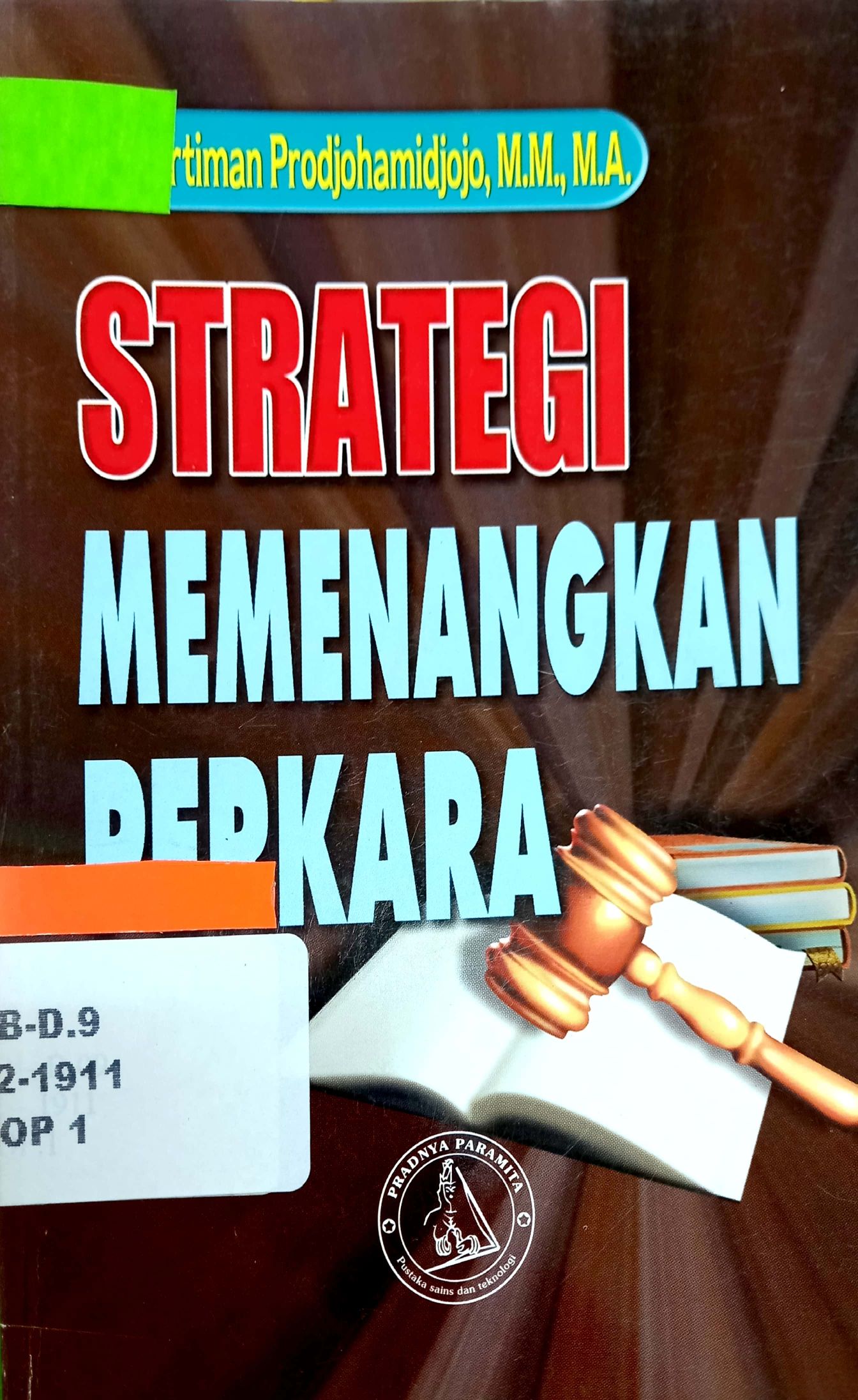 Sampul Strategi memenangkan perkara / Martiman Prodjohamidjojo