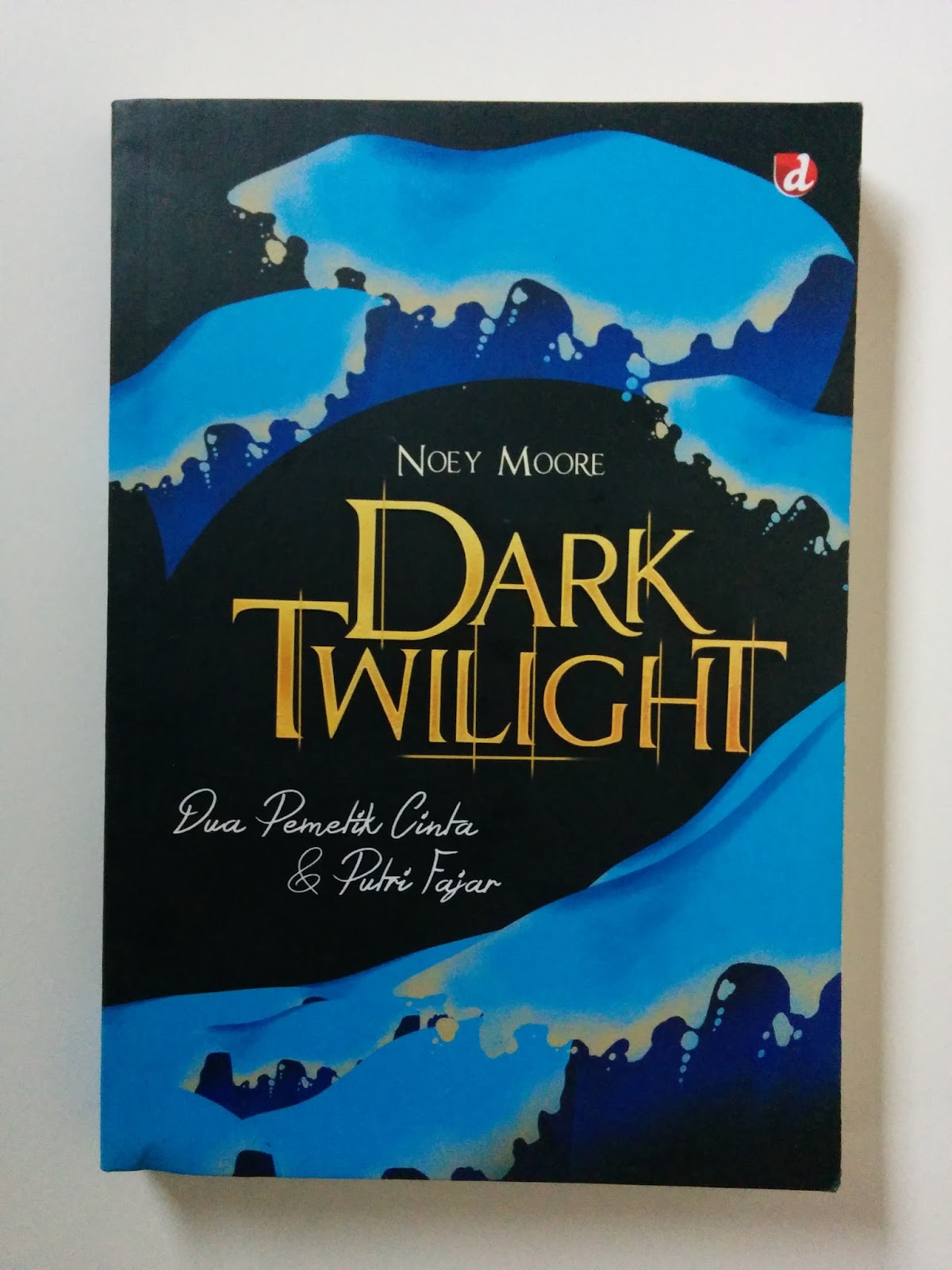 Sampul Dark twilight / Noey Moore;