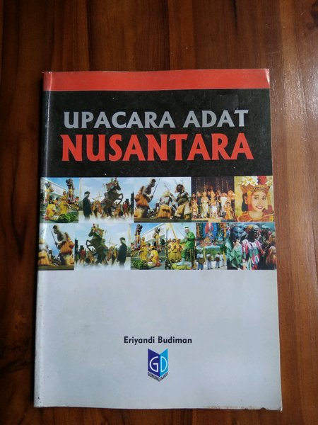 Sampul Upacara adat nusantara / Eriyandi budiman