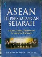 Sampul ASEAN di persimpangan sejarah : politik global, demokrasi, dan integrasi ekonomi / Shofwan al Banna Choiruzzad
