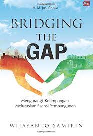 Sampul Bridging The Gap :  mengurangi ketimpangan, meluruskan esensi pembangunan / Wijayanto Samirin ; pengantar ; pengantar, H.M. Jusup Kalla