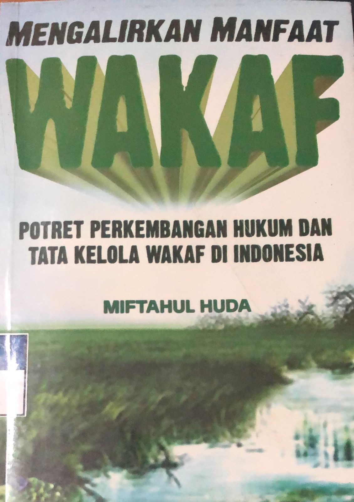 Sampul Mengalirkan Manfaat Wakaf :  Potret Perkembangan Hukum dan Tata Kelola Wakaf Di Indonesia / Miftahul Huda