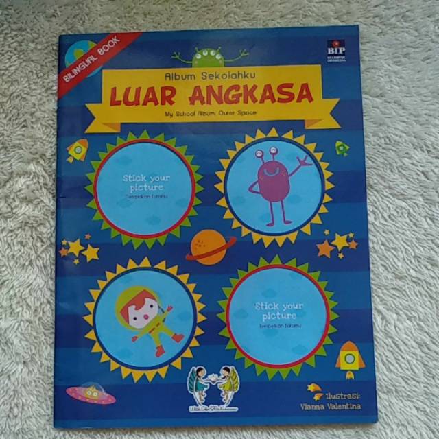 Sampul Album sekolahku :  Luar angkasa / Watiek ideo