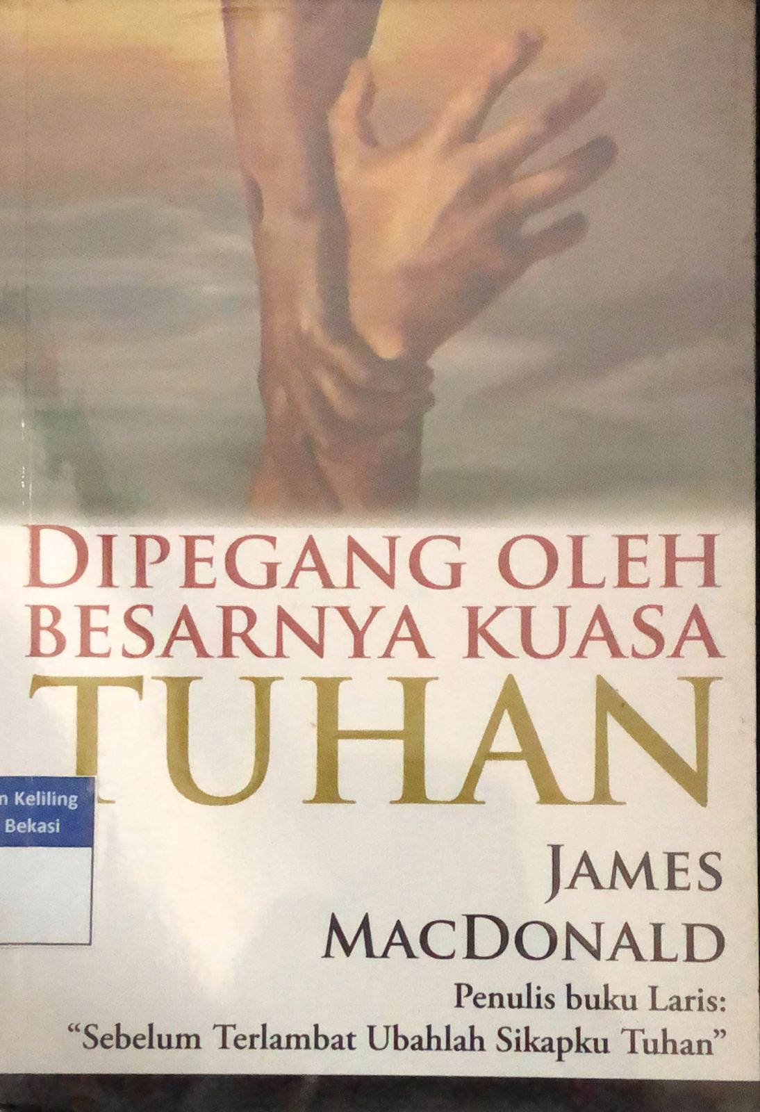 Cover Dipegang Oleh Besarnya Kuasa Tuhan / James MacDonald
