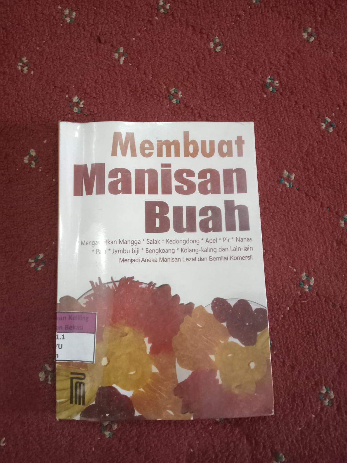 Cover Membuat manisan Buah :  Mengawetkan buah mangga, salak, kedongdong, apel, pir, nanas, pala, jambu biji, bengkuang, kolang kaling, dan lain-lain, menjadi aneka manisan lejat dan bernilai komersial / Ayu Rini