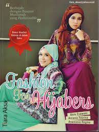 Sampul Fashion for hijabers :  berjilbab dengan busana muslimah yang fashionable / Alvia Evawani, Anastasia Regina, Antania Febrina ; editor, Berliyandi T.R.