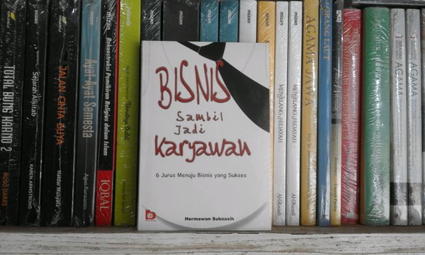Sampul Bisnis sambil jadi karyawan :  6 jurus menuju bisnis yang sukses / Hermawan sukoasih