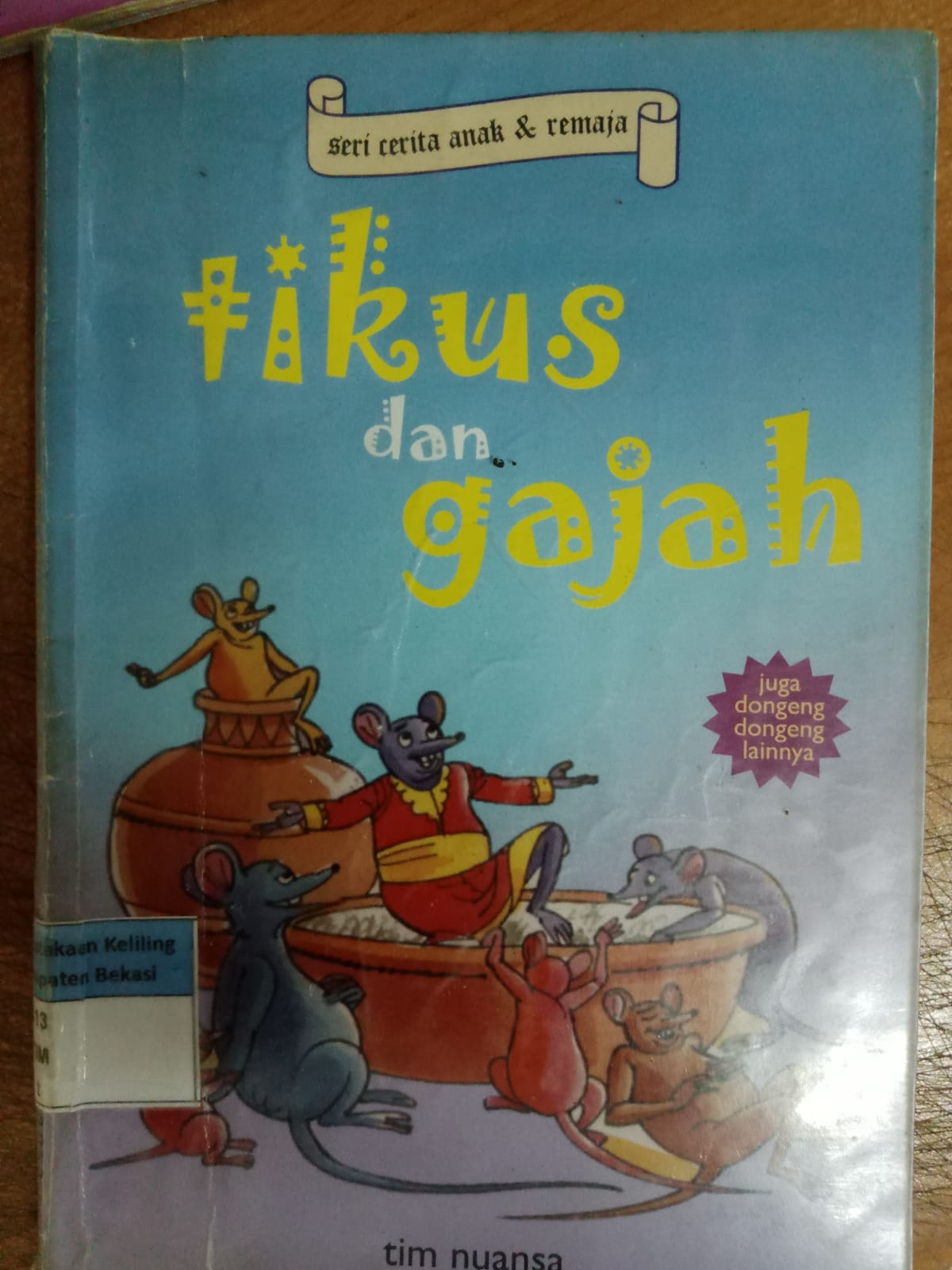Sampul Tikus dan gajah / Yuni Ma'rufah (penerjemah) M. Arief Hakim (editor) Mathori A. Elwa (editor)