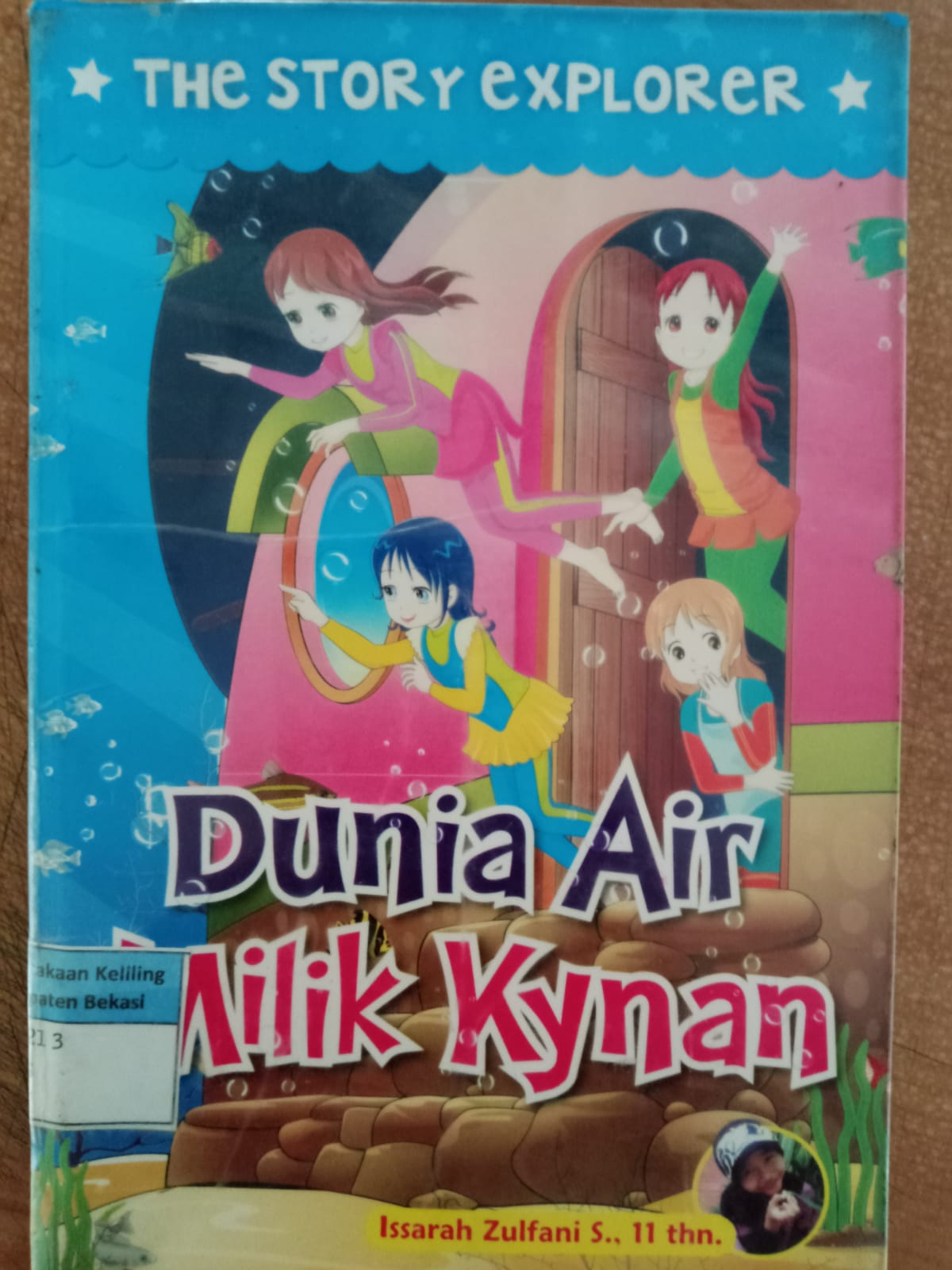 Sampul Dunia air milik Kynan / Issarah Zulfani