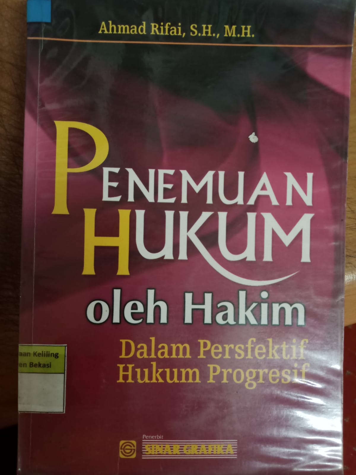 Sampul Penemuan hukum oleh Hakim :  dalam perspektif hukum progresif / Achmad Rifai ; editor, Tarmizi