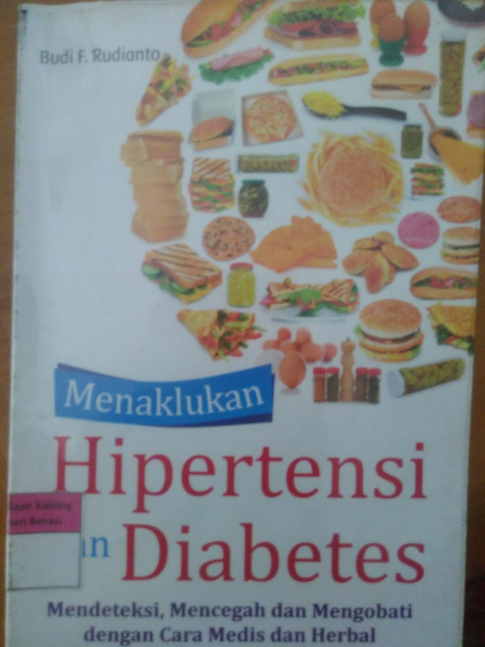 Sampul Menaklukan hipertensi dan diabetes :  Mendeteksi, mencegah dan mengobati dengan cara medis dan herbal / Budi F. Rudianto