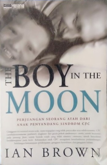 Cover the boy in the moon :  perjuangan seorang ayah dari anak penyandang sindrom cfc / Ian Brown; penerjemah, Rahmani Astuti; editor, Sukini