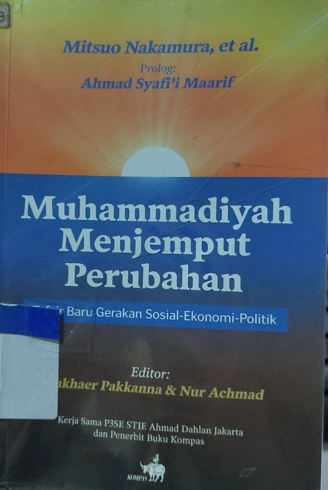 Sampul Muhammadiyah Menjemput Perubahan :  Tafsir Baru Gerakan Sosial - Ekonomi - Politik / Ahmad Dahlan